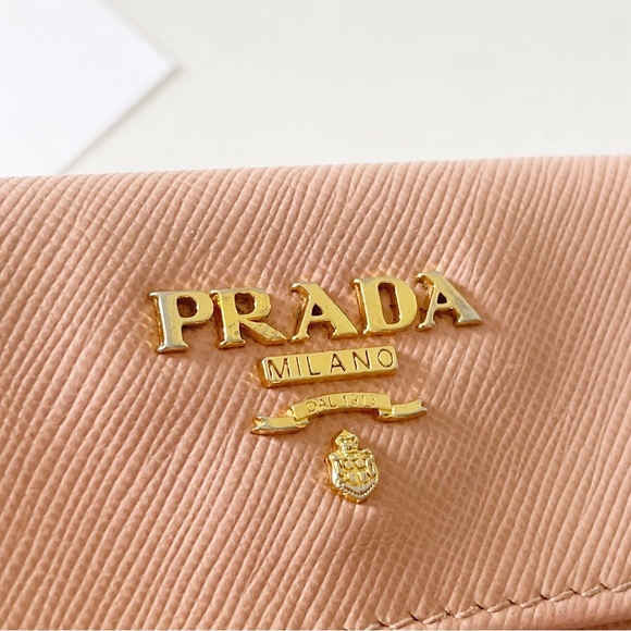 Prada pink saffiano leather gold logo card snap case wallet - Picture 2 of 11